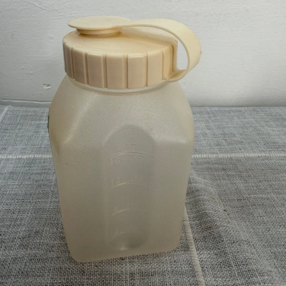 Vintage Rubbermaid Bottom Servin Saver‎ 1 Pint New Leak Proof NEW NOS